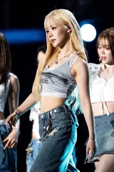 Seoyeon - shows boobs