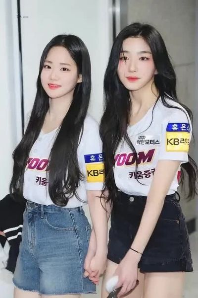 Seoyeon - & Sohyun - shows boobs