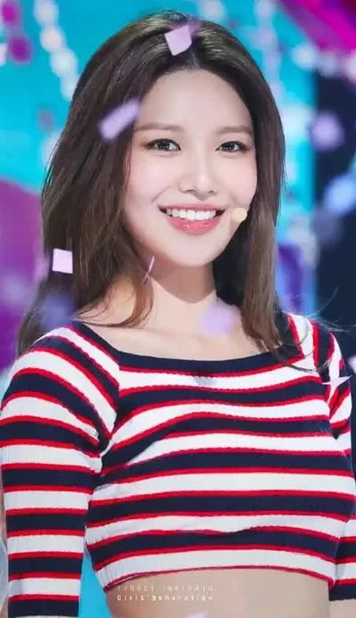 Sooyoung - shows tits
