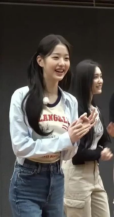 Wonyoung - shows boobs