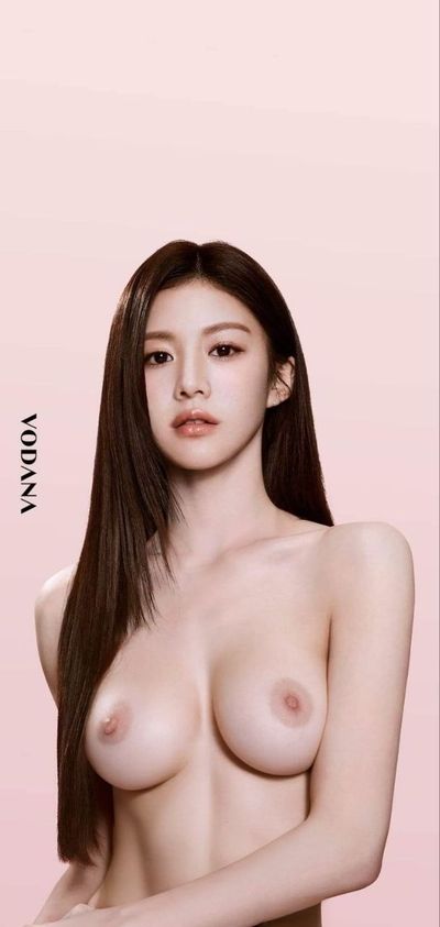Go Yoon Jung - shows tits