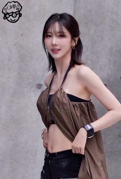 Yoohyeon - naked