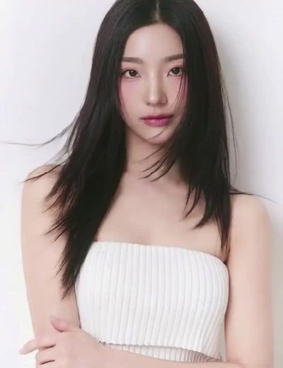 Saerom - shows tits