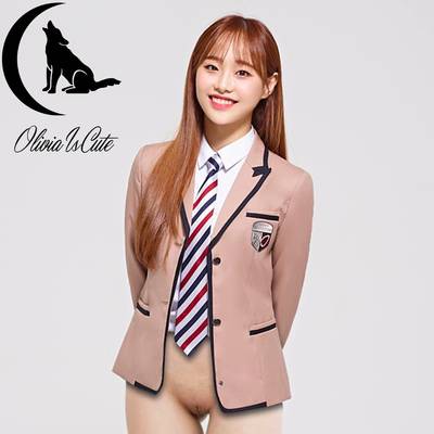 Chuu - shows pussy