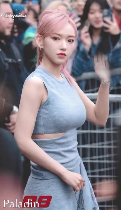 Cheng Xiao - shows boobs
