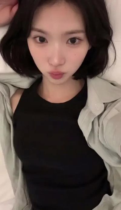 Jiwoo - shows tits