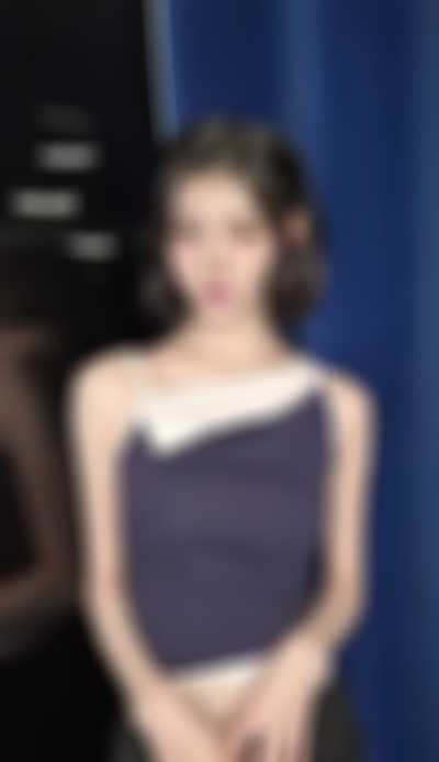 Jiwoo - shows boobs