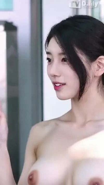 Suzy - shows tits
