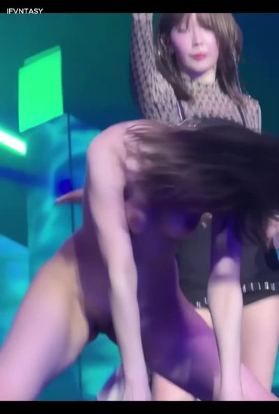 Chaewon - naked on stage