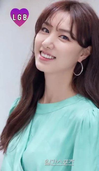 Seo Ji Hye - shows boobs