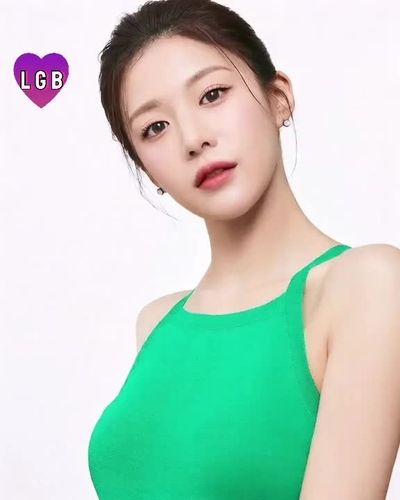 Go Yoon Jung - shows tits