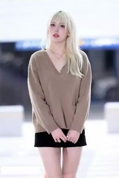 Somi - shows tits