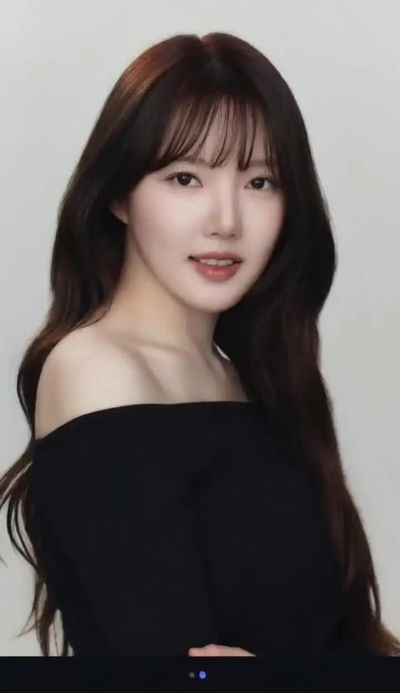 Yerin - shows tits