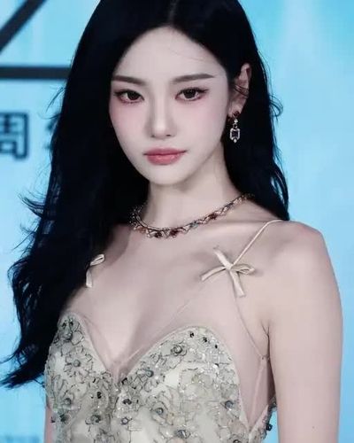 NingNing - shows tits