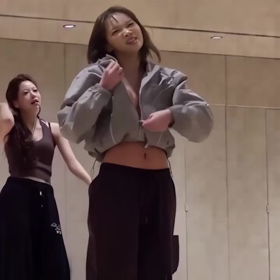 Chaewon - shows tits