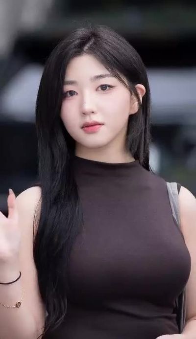 Sohyun - shows boobs