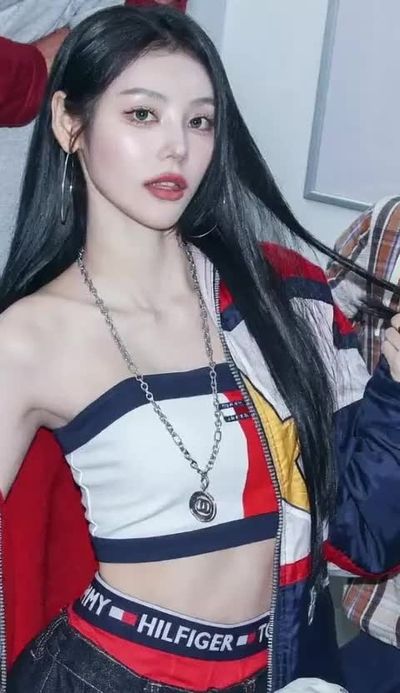 JinSoul - shows tits