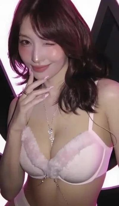 Momo - cum on face