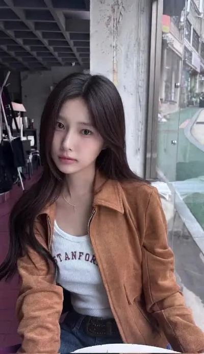 Hyewon - shows tits