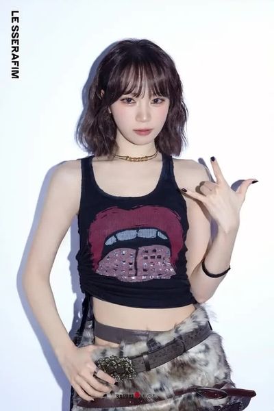 Chaewon - shows tits
