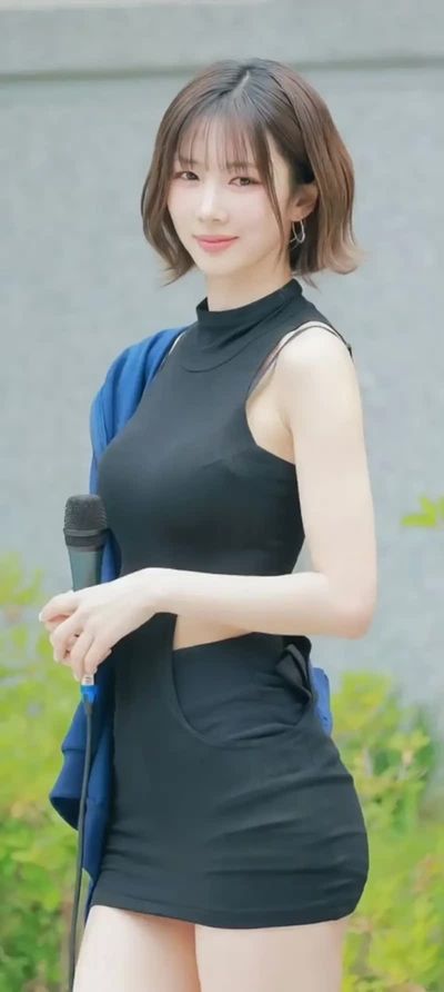Yoohyeon - nude