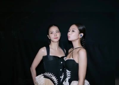 kissing