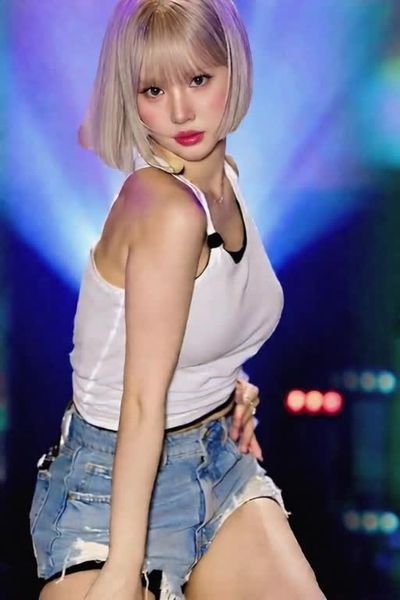 Eunha - shows tits