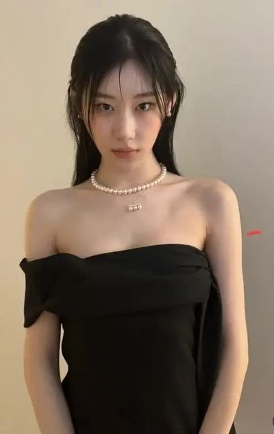 Chaeryeong - group sex
