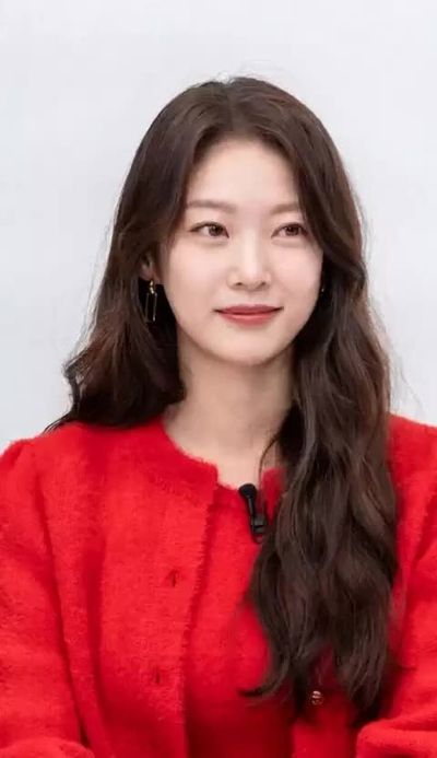 Gong Seung-yeon - show tits and cum on tits