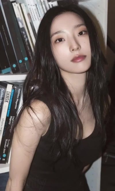 Saerom - touch tits