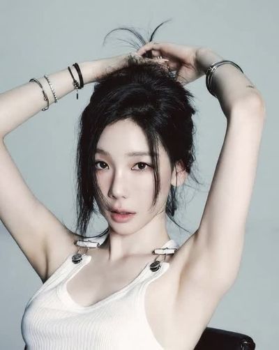 Taeyeon - sucking deep