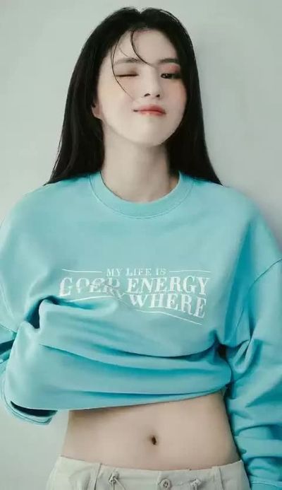 Han So Hee - shows boobs