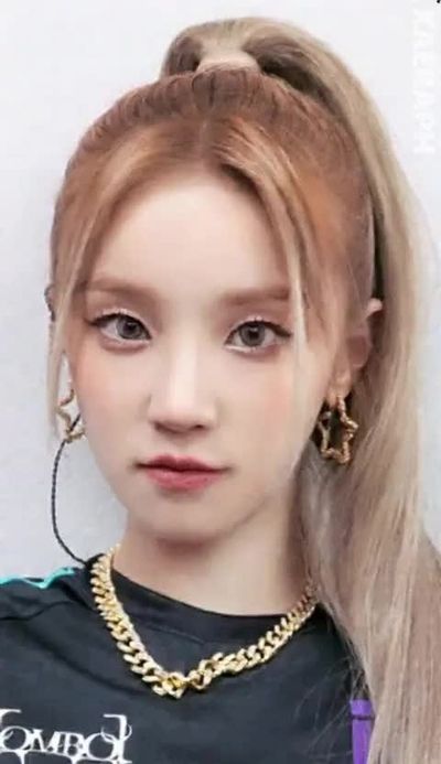 Yuqi - bukkake