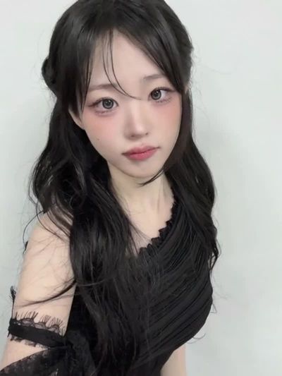 Hina - shows tits