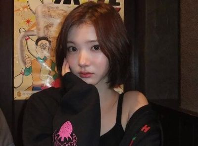 Jiwoo - sucking cock