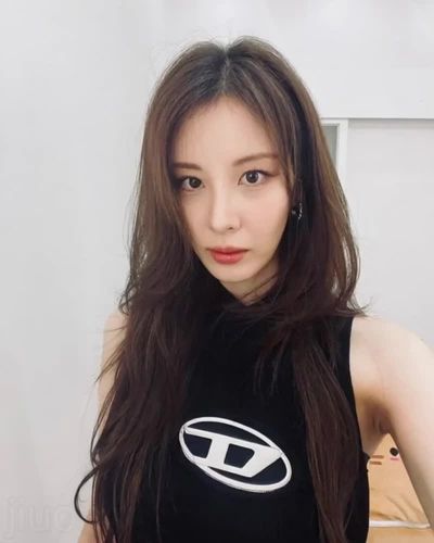 Seohyun - shows boobs