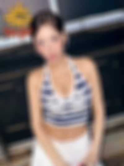 Chowon - shows tits