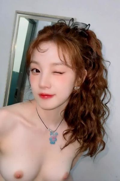 Yuqi - sucking cock
