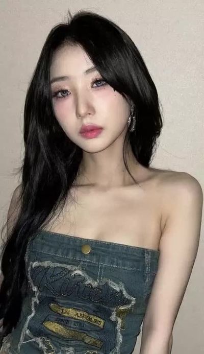 Yeojin - shows tits