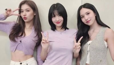 Momo - shows tits