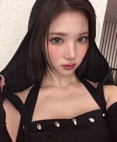 Jiwoo - sucking deep