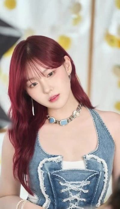 Chaehyun - shows boobs