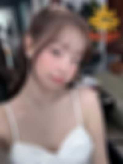 Chuu - shows tits