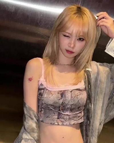 Chaewon - sucking deep