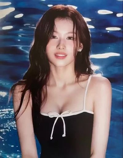 Sana - pool sex