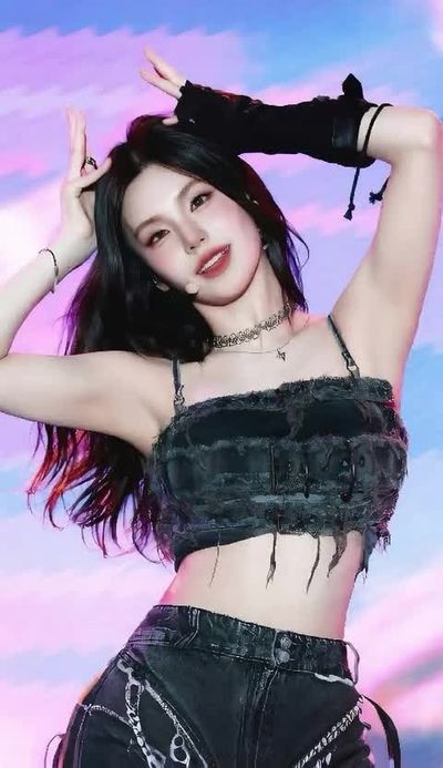 Yeji - shows boobs