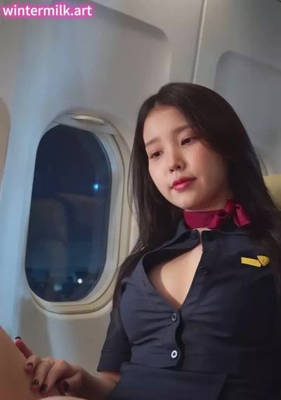 IU - shows pussy