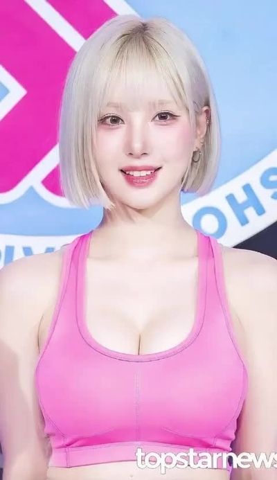 Eunha - shows boobs