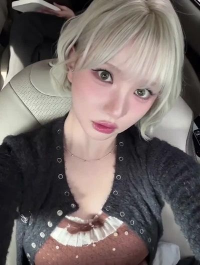 Eunha - shows tits