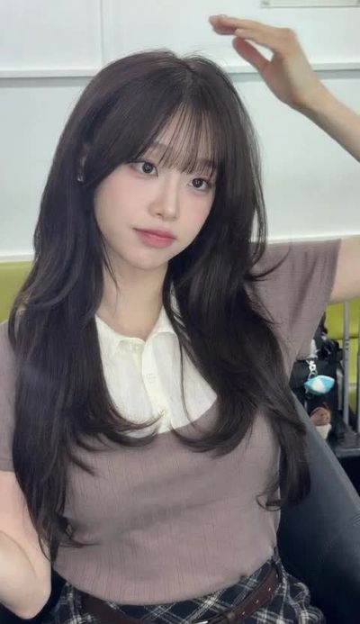Chuu - shows tits